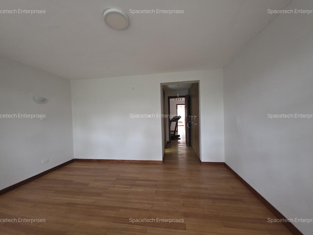 5 Bed Townhouse with En Suite in Spring Valley - 4