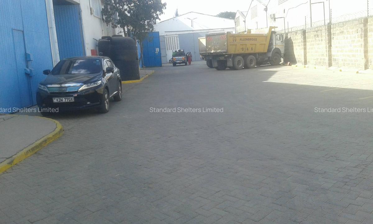 6,950 ft² Warehouse with Service Charge Included in Industrial Area - 8