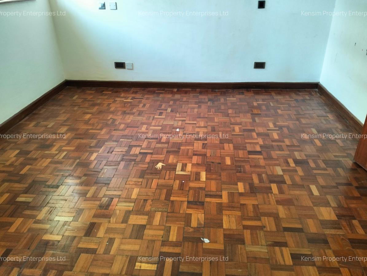 5 Bed Townhouse with En Suite in Lavington - 17