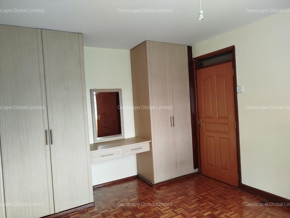4 Bed House with En Suite in Lavington - 12