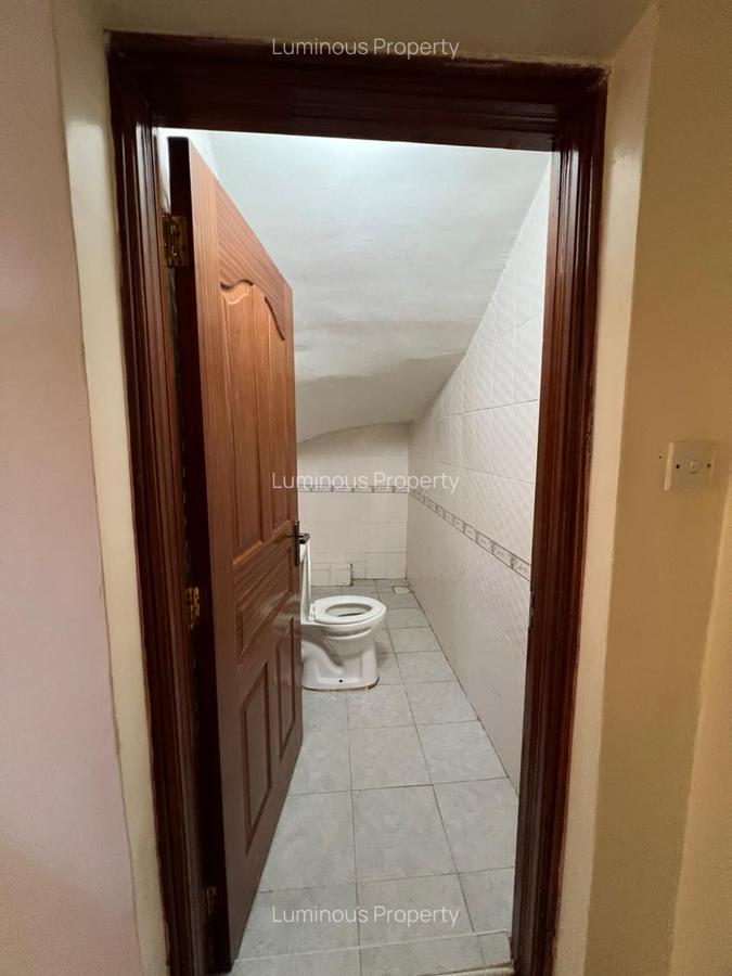 5 Bed House with En Suite at Membley - 2