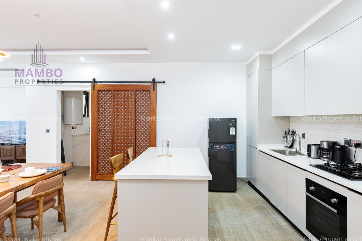 Serviced 2 Bed Apartment with En Suite at Riverside Dr - 3