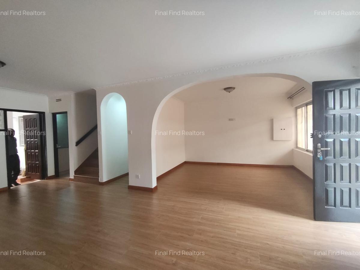 3 Bed Townhouse with En Suite in Brookside - 12