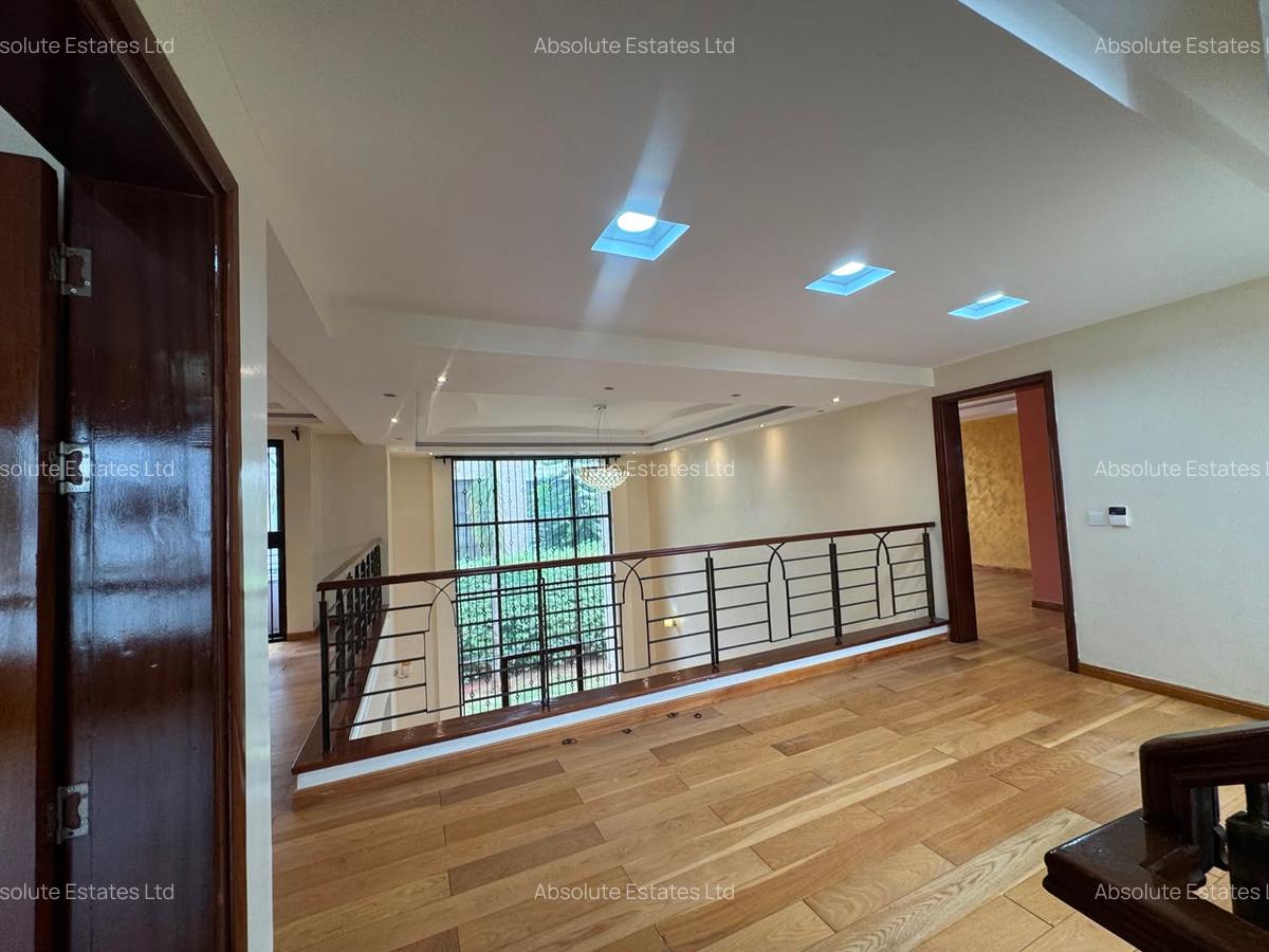 5 Bed Townhouse with Garden in Lavington - 11