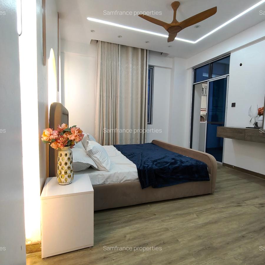 Serviced 2 Bed Apartment with En Suite at Tudor - 10