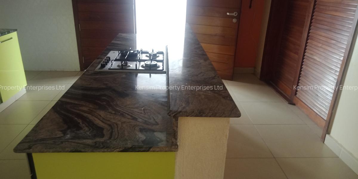 5 Bed Townhouse with En Suite in Lavington - 13