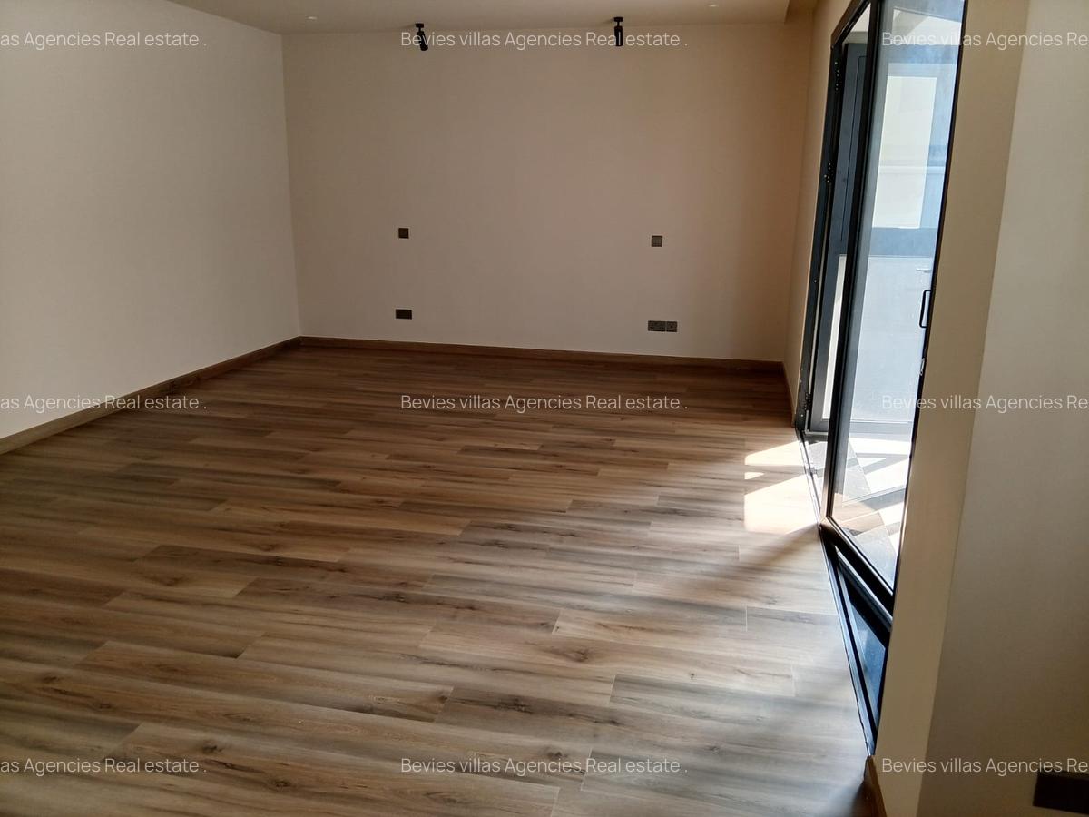 4 Bed Townhouse with En Suite at Westlands - 6