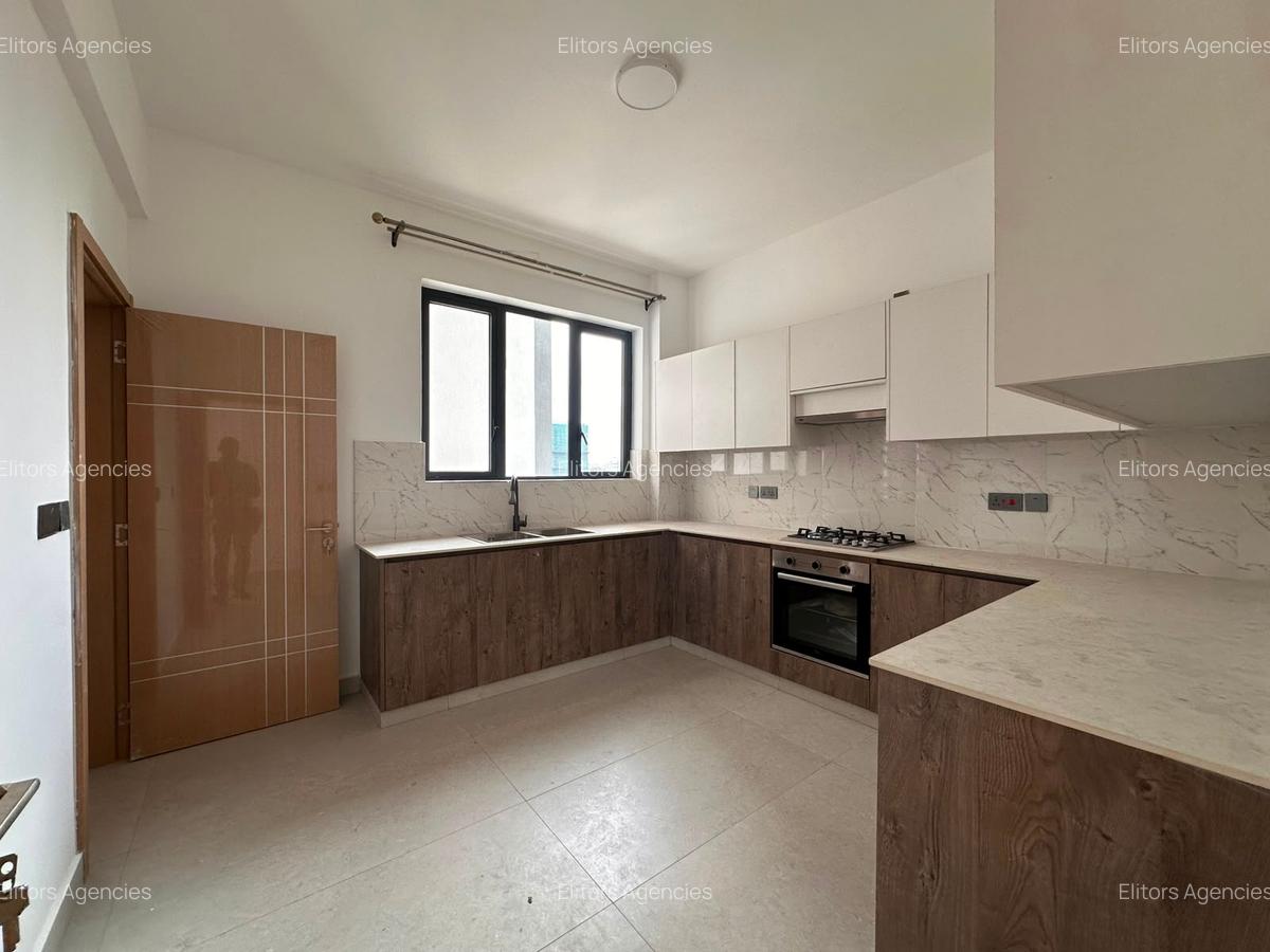 3 Bed Apartment with En Suite at Brookside Drive - 3