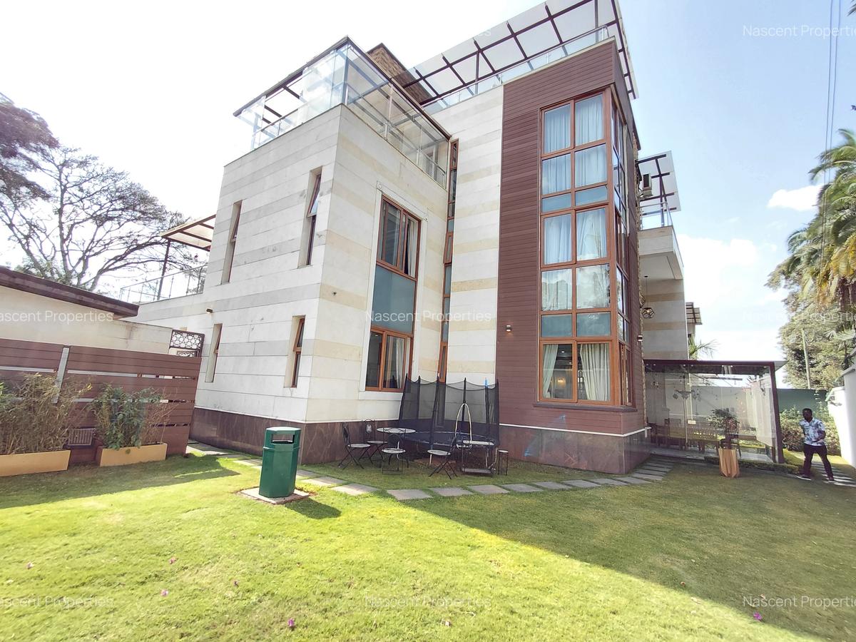 6 Bed Townhouse with En Suite in Lavington - 1