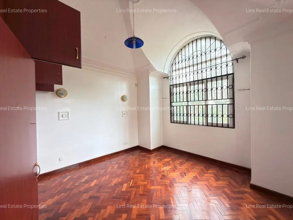 4 Bed House with En Suite in Thigiri - 11