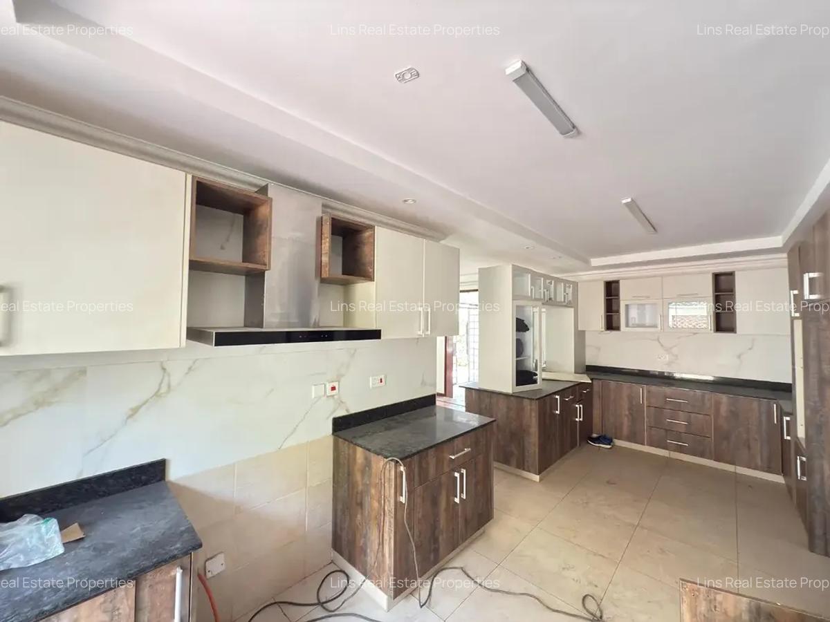 4 Bed Townhouse with En Suite in Kitisuru - 10