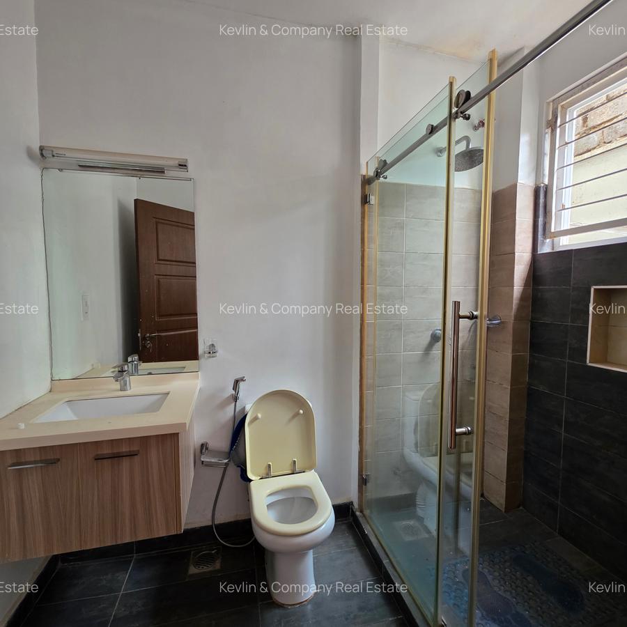5 Bed Townhouse with En Suite in Lavington - 10