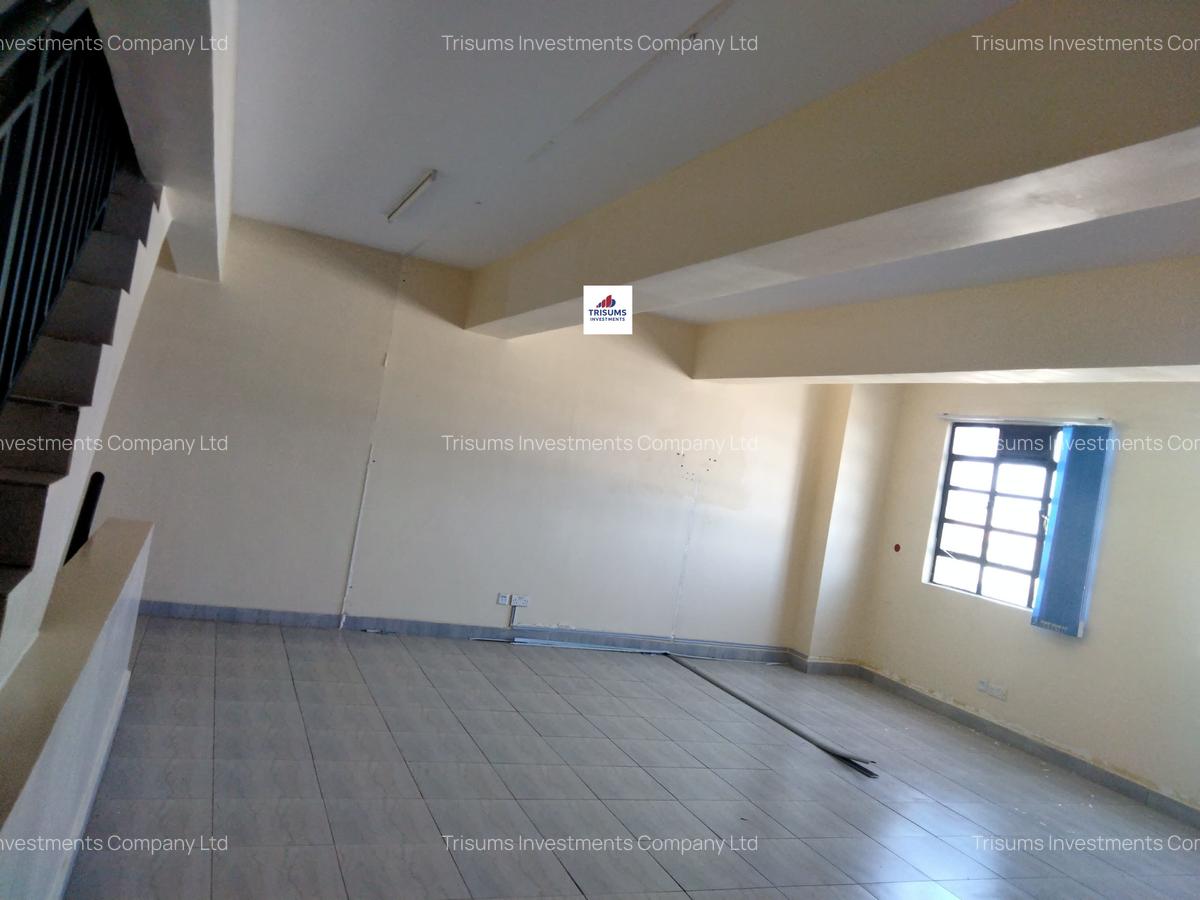 7,450 ft² Warehouse with Fibre Internet in Industrial Area - 13