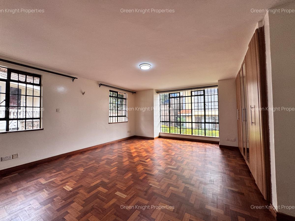 5 Bed Townhouse with En Suite in General Mathenge - 10