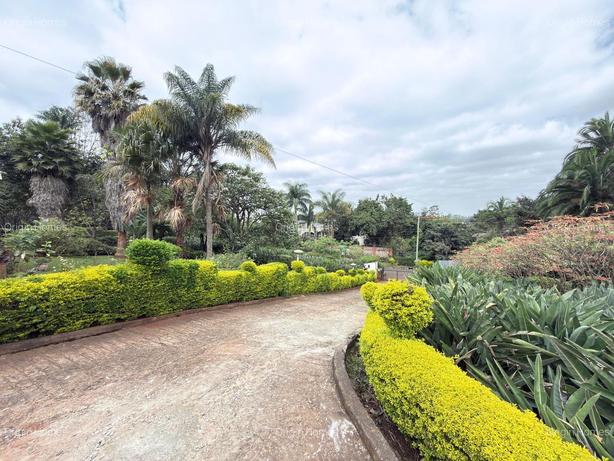 6 Bed House with En Suite at Lavington - 7