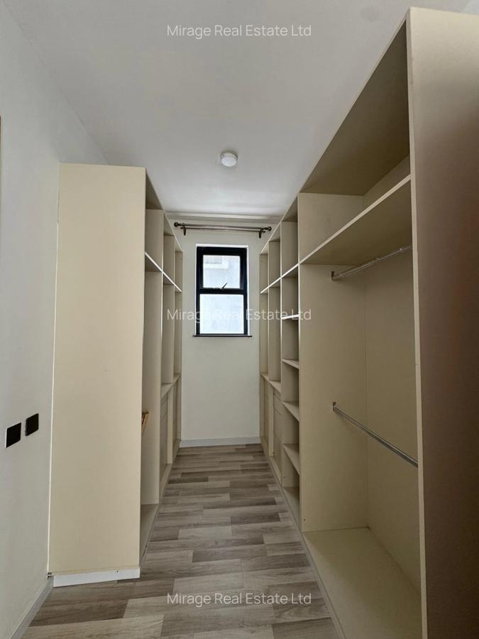 5 Bed Townhouse with En Suite in Lavington - 13