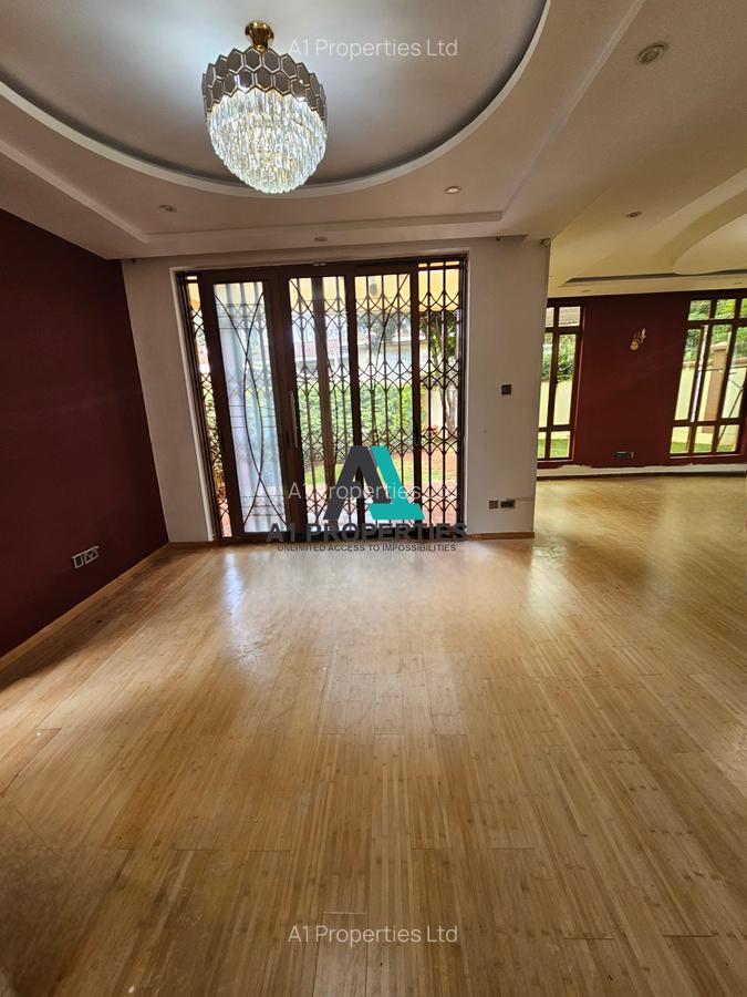 5 Bed Townhouse with En Suite in Lavington - 3