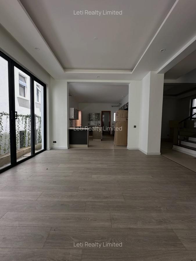 5 Bed Townhouse with En Suite in Lavington - 3