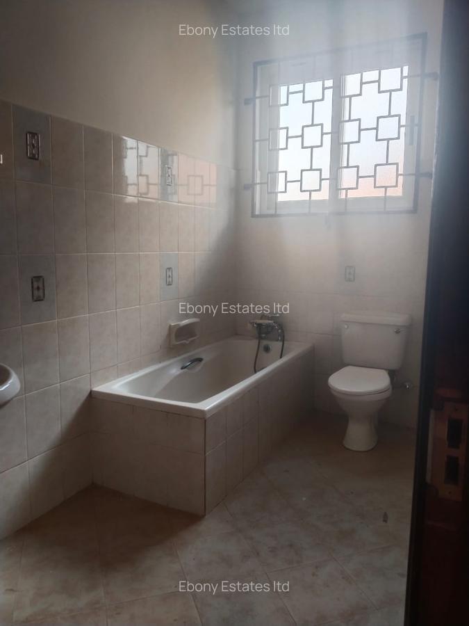 5 Bed Townhouse with En Suite in Lavington - 2