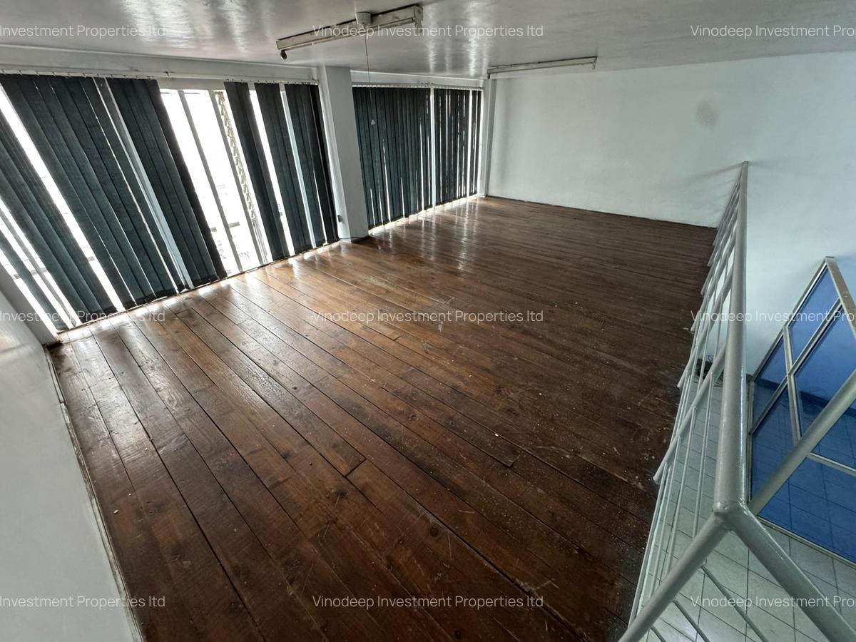 880 ft² Commercial Property with Service Charge Included at Baricho Road - 7