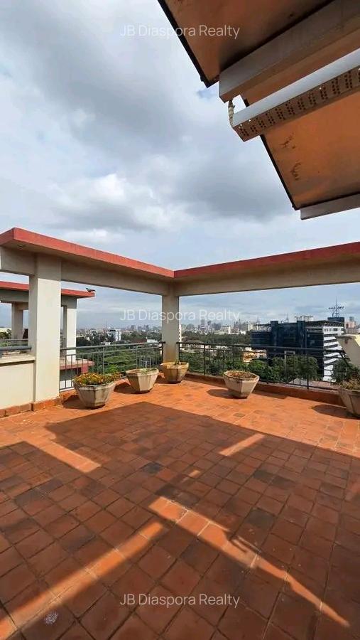 3 Bed Apartment with En Suite at 3Rd Parklands - 10