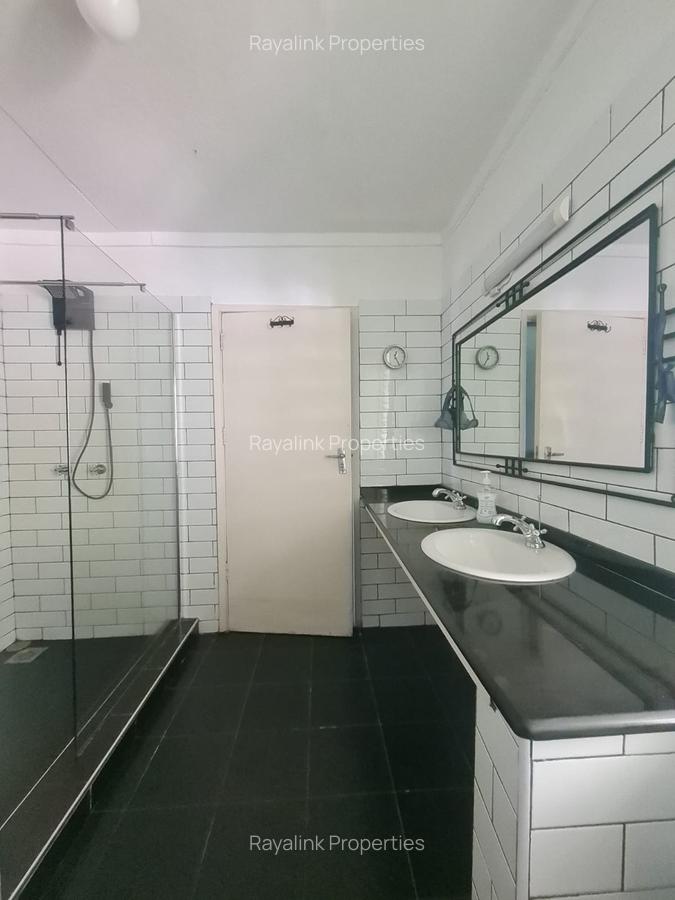 4 Bed House with En Suite at Loresho - 16