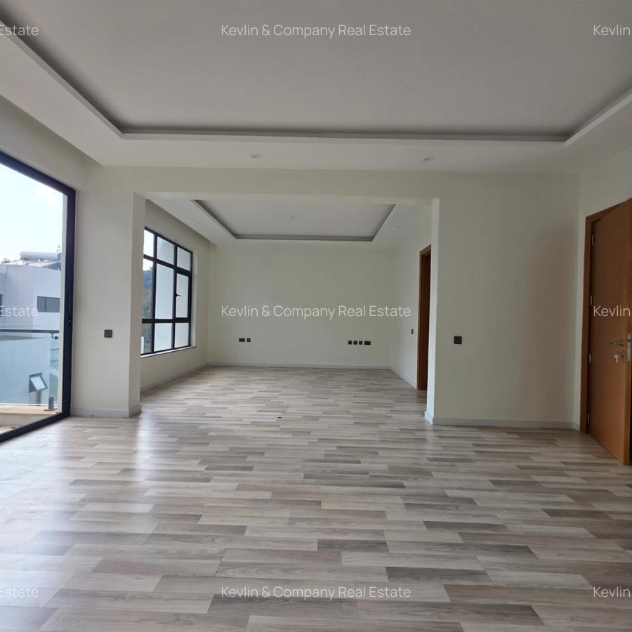 5 Bed Townhouse with En Suite in Lavington - 16