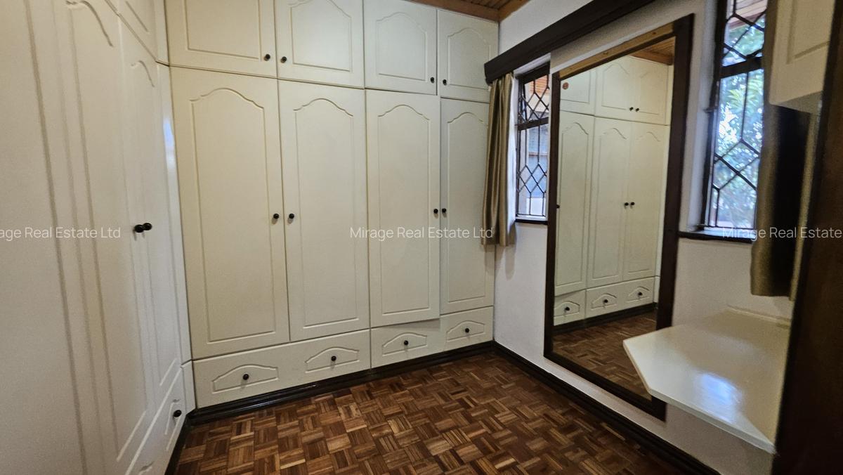 5 Bed House with En Suite in Runda - 8