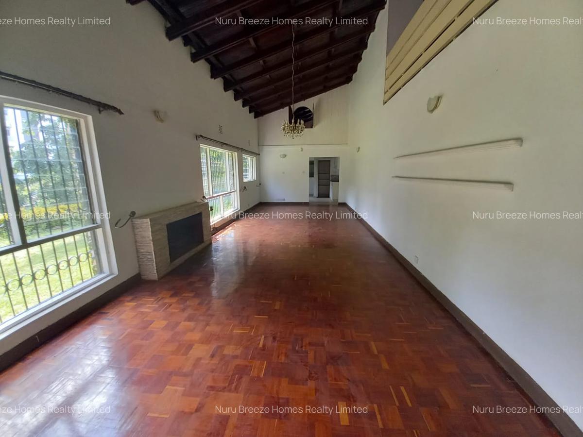 4 Bed House with En Suite in Spring Valley - 2