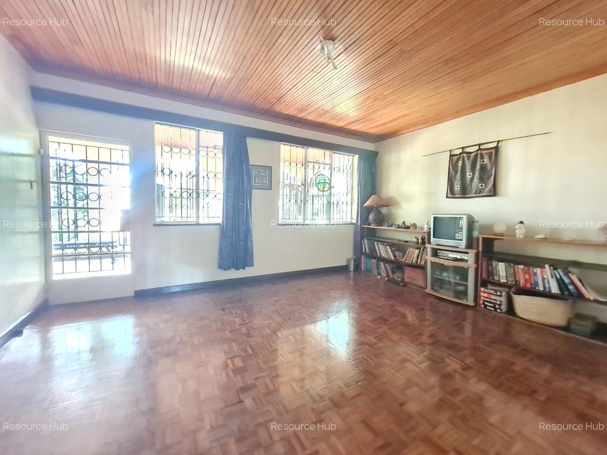 5 Bed House with En Suite at Nyari - 11