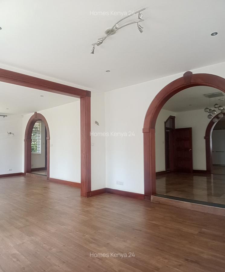 6 Bed House at Rosslyn Lone Tree - 12
