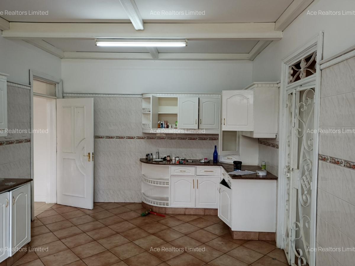 5 Bed Townhouse with En Suite at Karen - 12