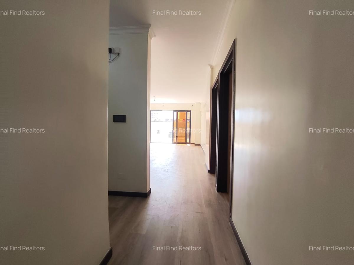 4 Bed Apartment with En Suite in Parklands - 8