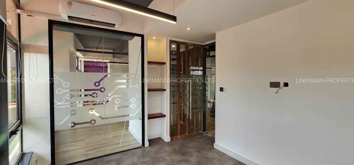 2,030 ft² Office with Service Charge Included in Parklands - 5