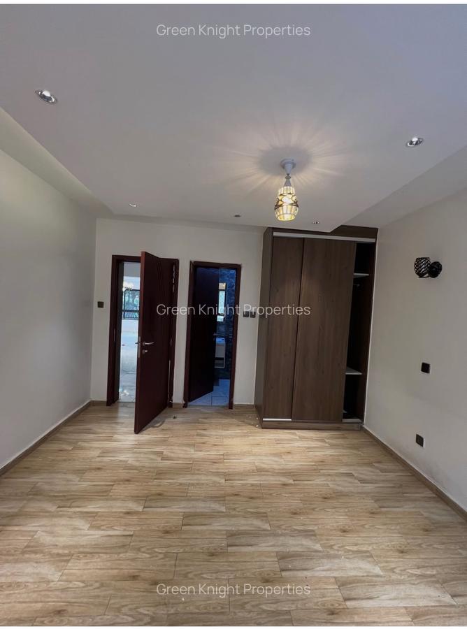 5 Bed Townhouse with En Suite in Lavington - 11
