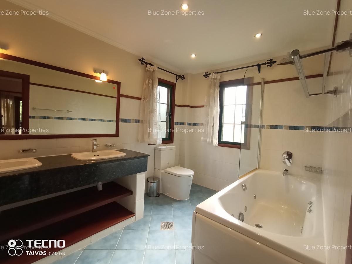 4 Bed Townhouse with En Suite at Windsor Ridgeways - 10