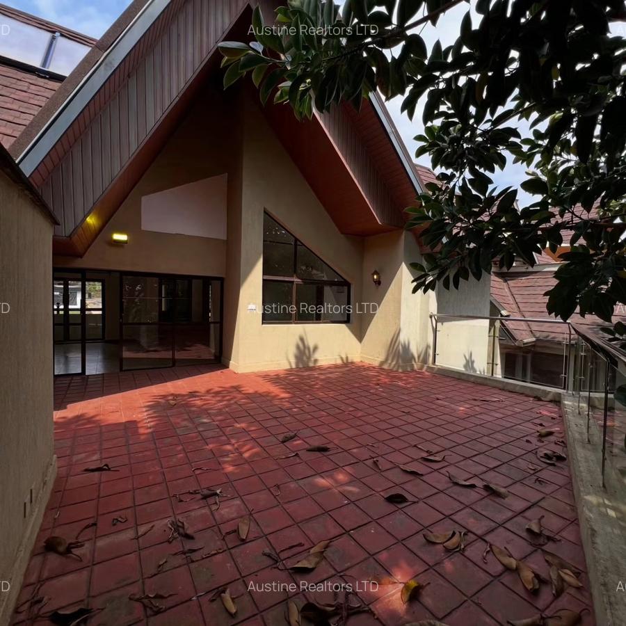 4 Bed Villa with En Suite in Lavington - 19