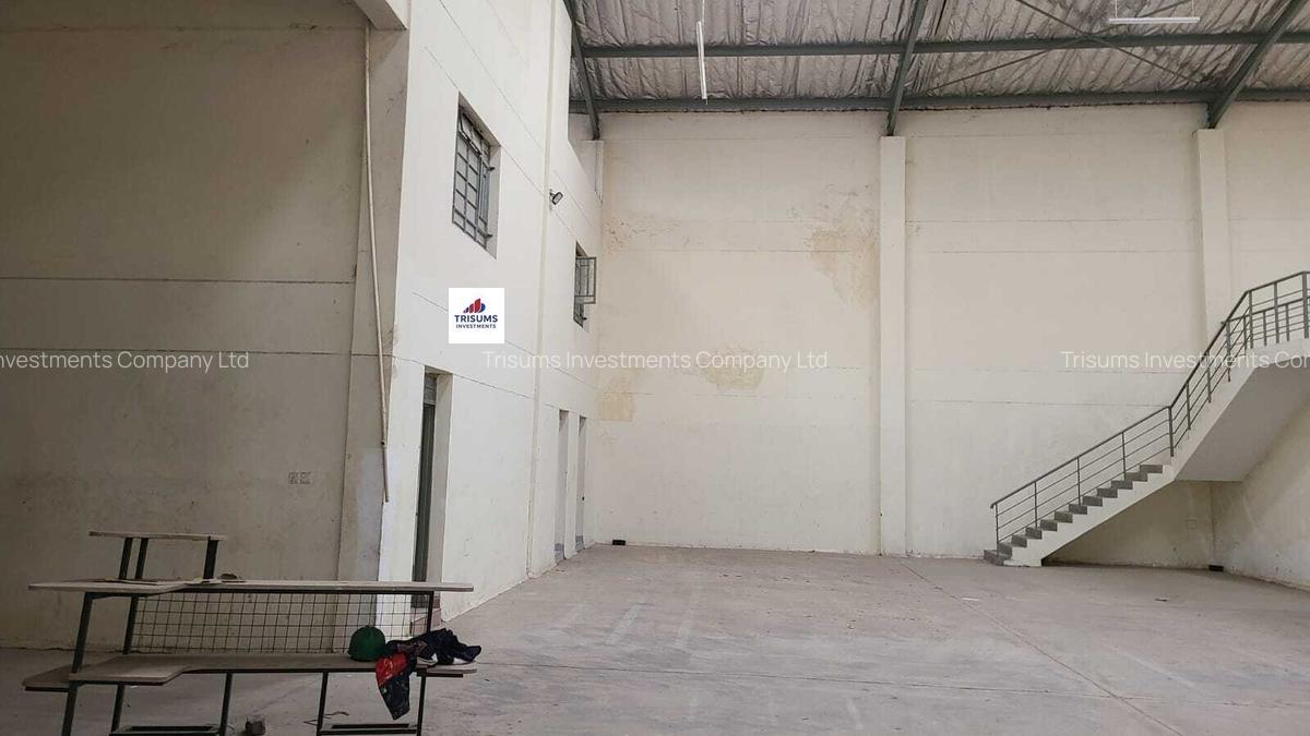 300,000 ft² Warehouse with Fibre Internet in Industrial Area - 5