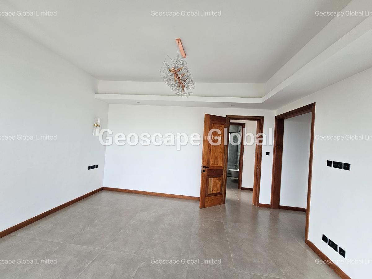4 Bed Apartment with En Suite in Riverside - 5
