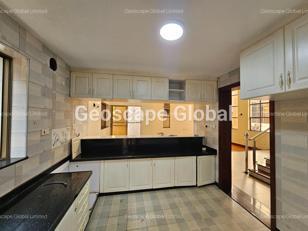 5 Bed House with En Suite in Lavington - 6