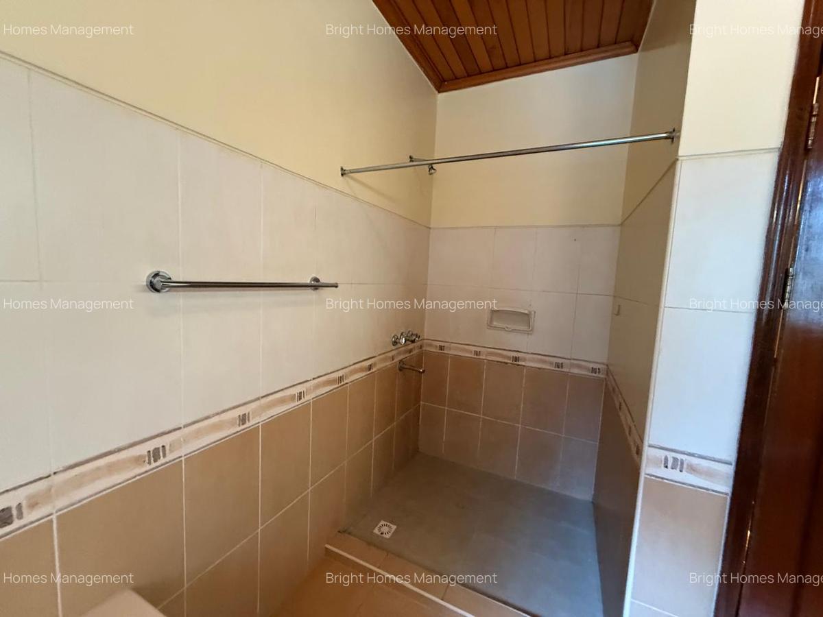 5 Bed Villa with En Suite in Nyari - 19