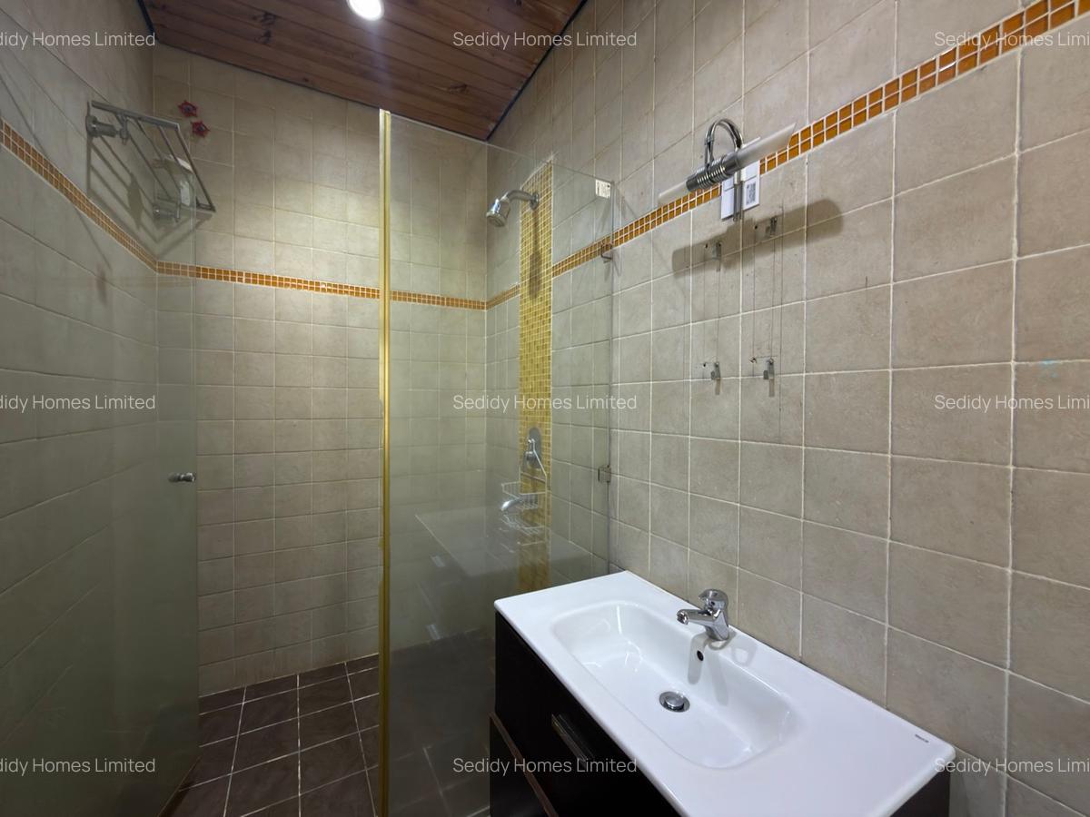 5 Bed Townhouse with En Suite in Rosslyn - 9