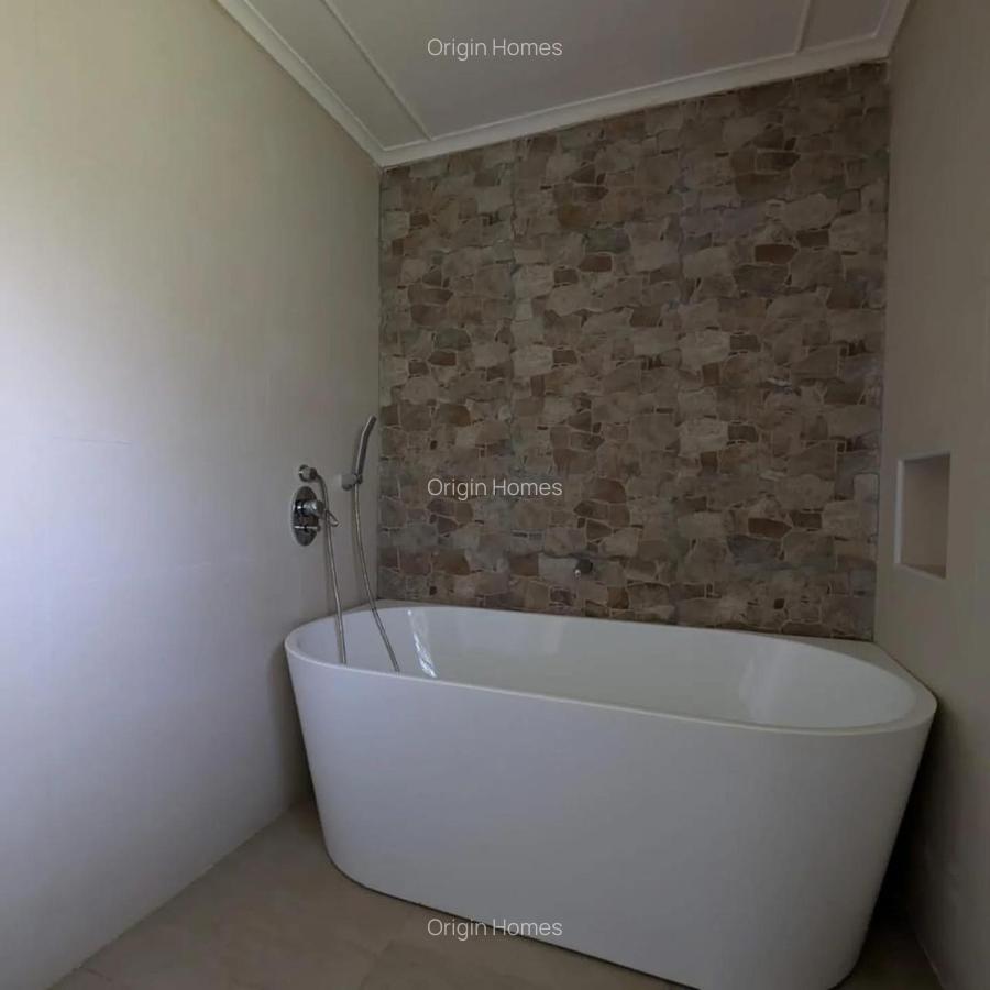 5 Bed Townhouse with En Suite at Kyuna - 10