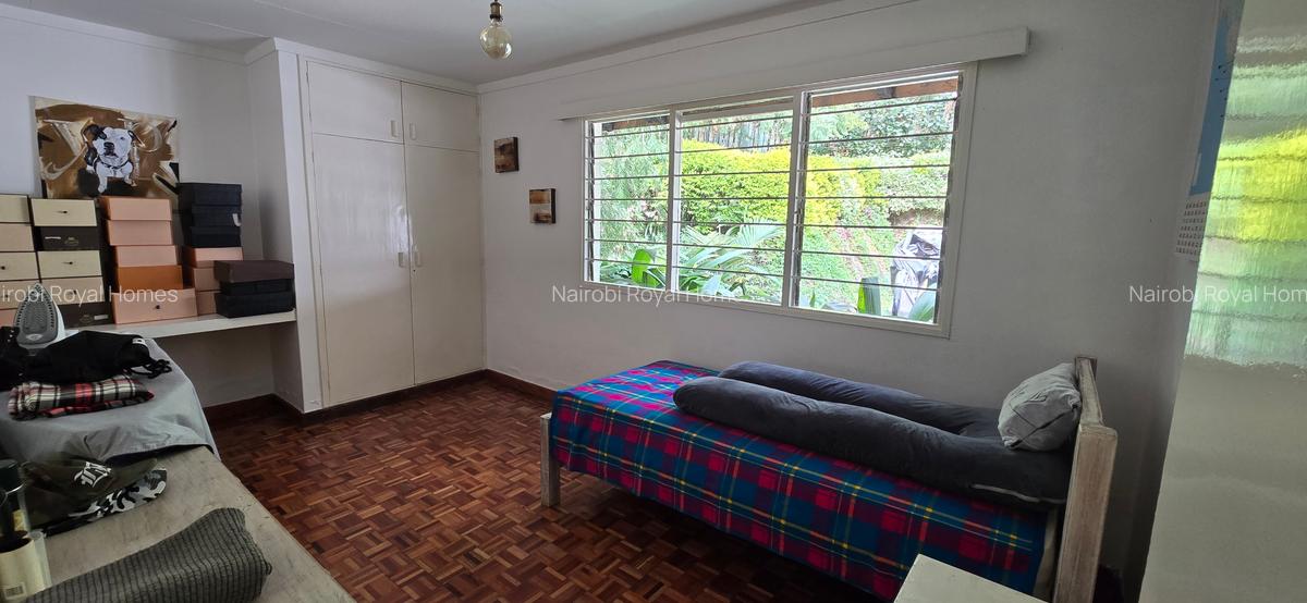 4 Bed House with En Suite at Loresho Road - 6