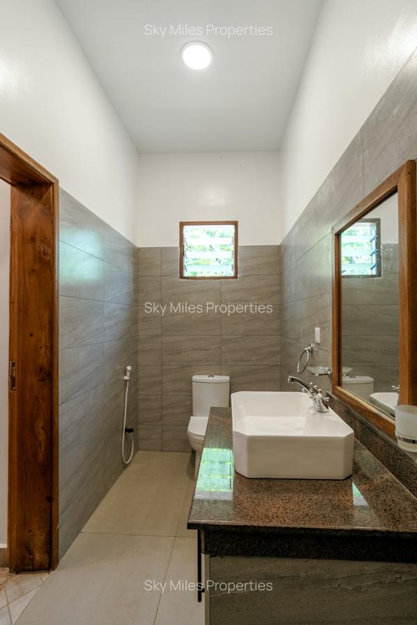 3 Bed Villa with En Suite at La-Marina - 19