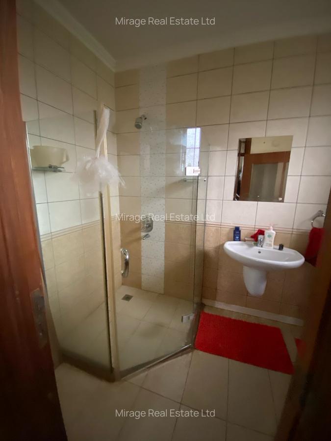 5 Bed House with En Suite in Runda - 18
