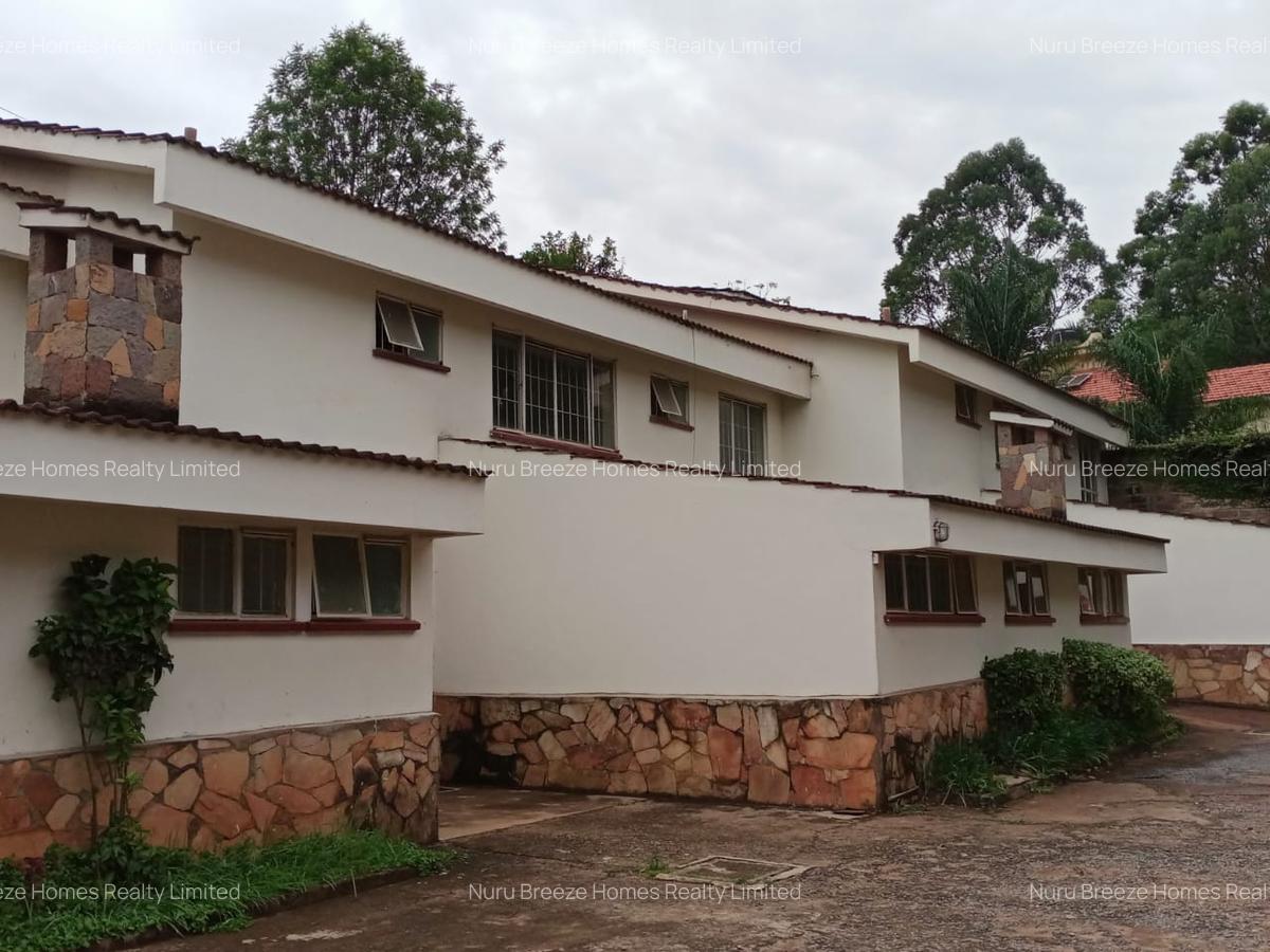 4 Bed Townhouse with En Suite in Westlands Area - 1