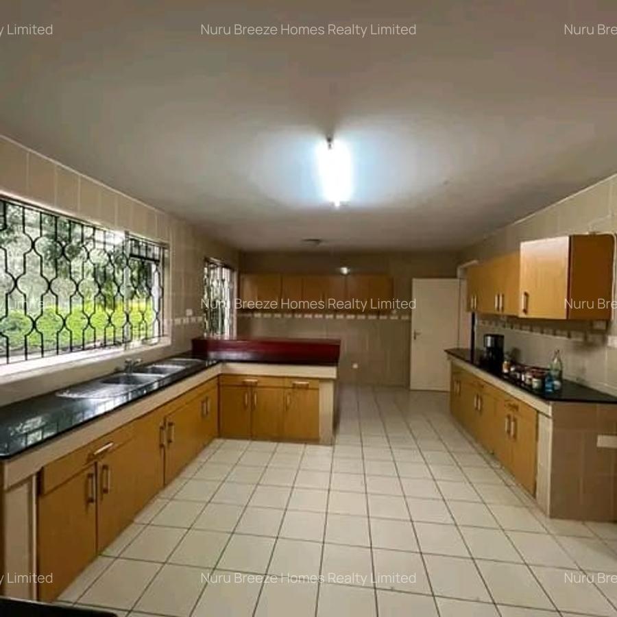 4 Bed Townhouse with En Suite in Gigiri - 3