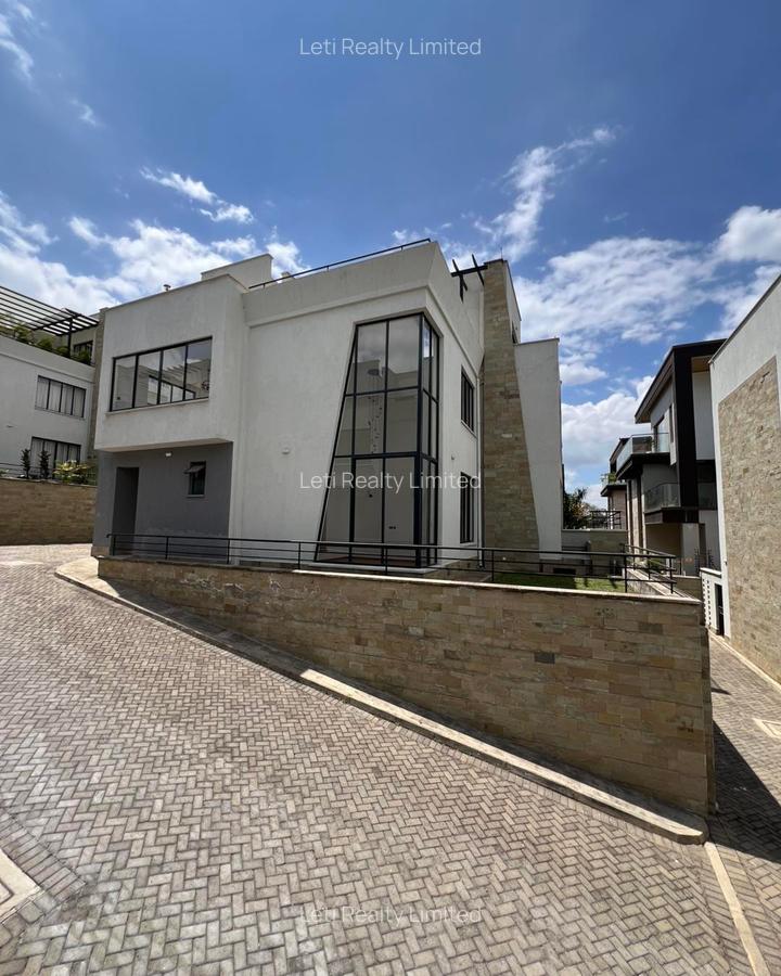 5 Bed Townhouse with En Suite in Lavington - 1