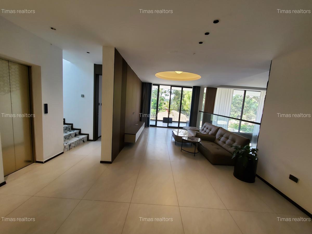 5 Bed Townhouse with En Suite at Lavington - 20